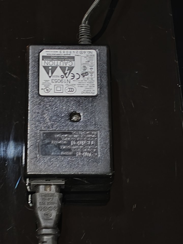 Roland Juno-G con pantalla nueva recién cambiada