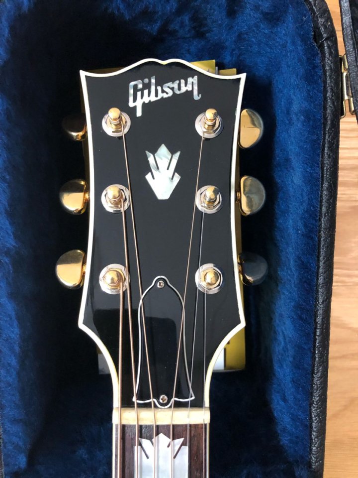 Gibson SJ-200 Standard