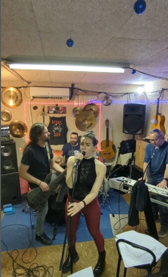 Se busca guitarrista Metal