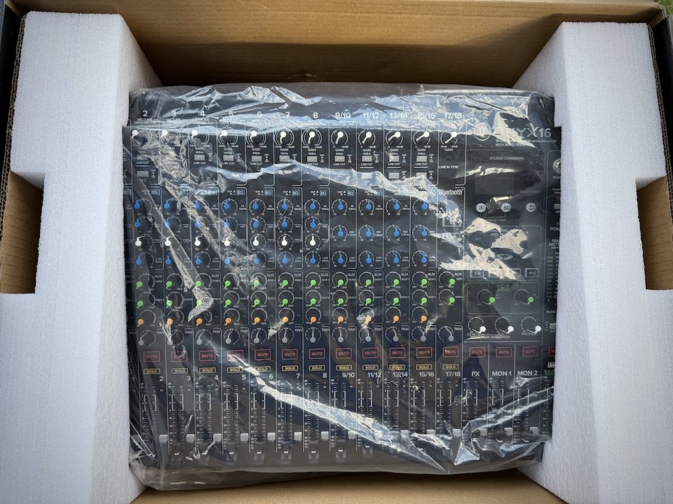 Mesa Mackie  Onyx 16