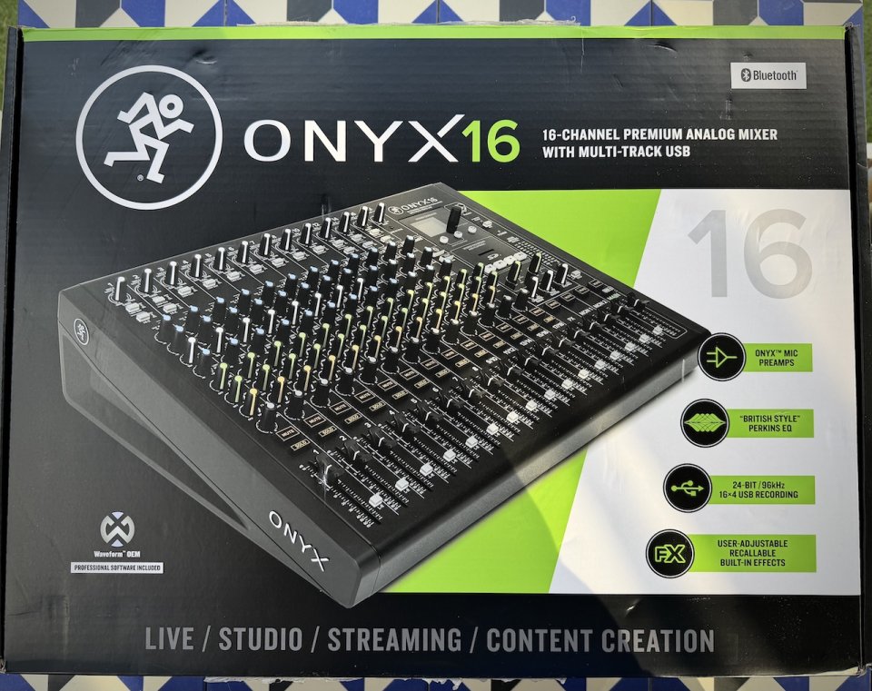 Mesa Mackie  Onyx 16