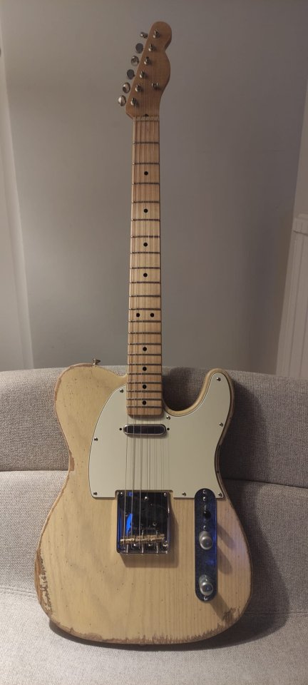 TELECASTER MJT SWAMP ASH, MUSIKRAFT ARCE y PASTIS AMBER. COMPONENTES TOP.