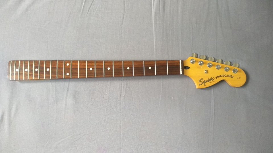 Mástil Squier de Calidad .. Agujeros Fender de segunda mano · Foto 2 de 7 · Valencia · 120 €