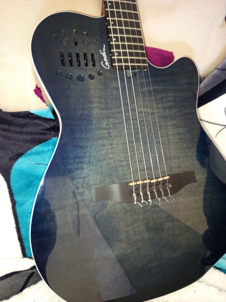Vendo Godin Multiac ACS-SA Denim Blue Flame de segunda mano · Foto 4 de 5 · Almería · 1700 €