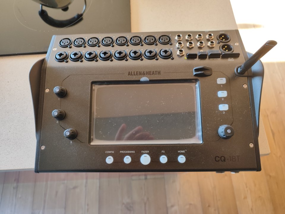 Mesa Allen&Heath CQ18T de segunda mano · Foto 1 de 2 · Barcelona · 750 €