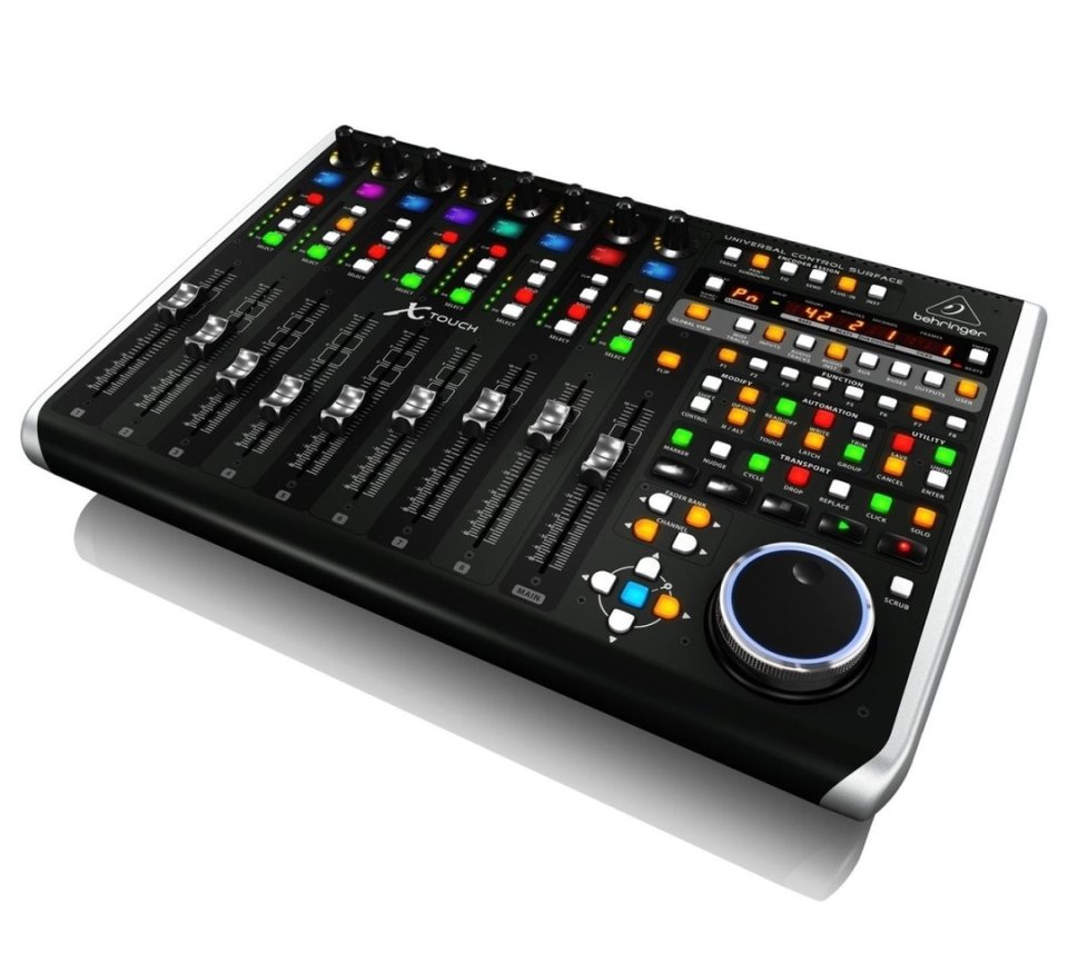 Behringer X-touch nueva garantía de segunda mano · Foto 1 de 3 · Ourense · 360 €
