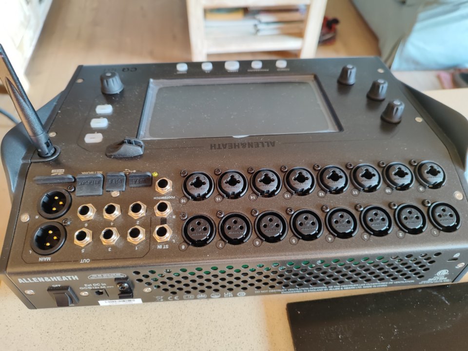 Mesa Allen&Heath CQ18T de segunda mano · Foto 2 de 2 · Barcelona · 750 €