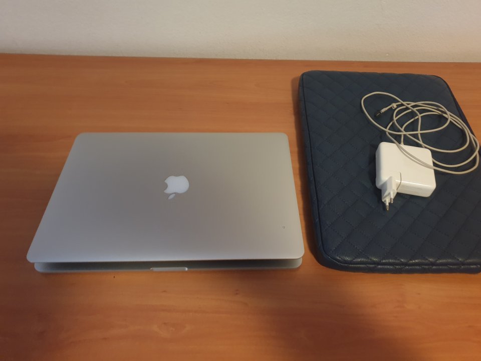 Macbook Pro 15 pulgadas de segunda mano · Foto 2 de 10 · Barcelona · 400 €