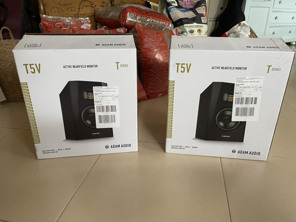Adam Audio T5V (envío incluído)