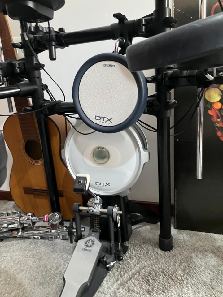 Vendo Yamaha DTX582K E-Drum Set de segunda mano · Foto 4 de 7 · A Coruña · 900 €