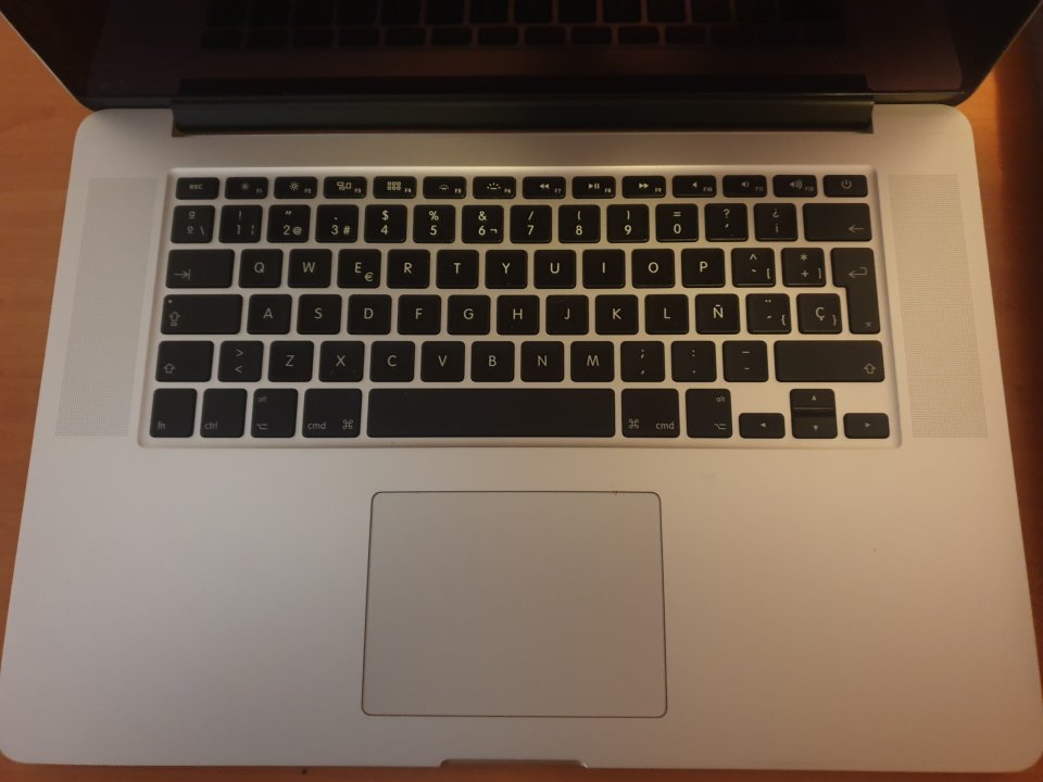 Macbook Pro 15 pulgadas de segunda mano · Foto 3 de 10 · Barcelona · 400 €