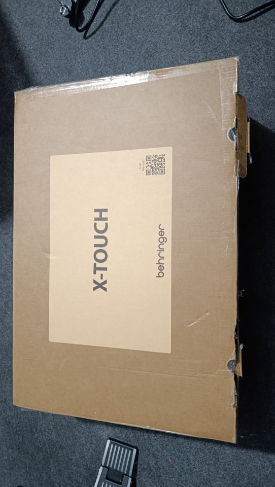Behringer X-touch nueva garantía de segunda mano · Foto 3 de 3 · Ourense · 360 €