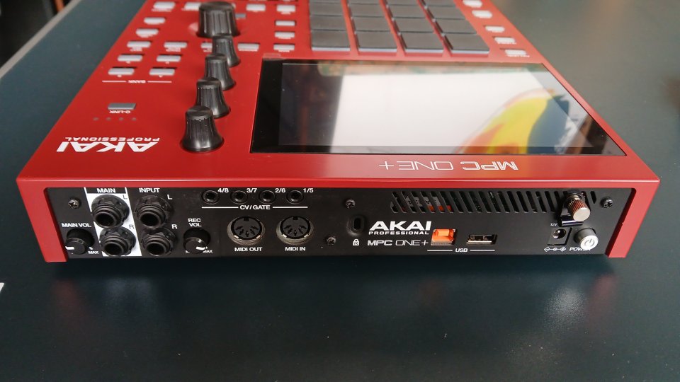 AKAI, MPC ONE + de segunda mano · Foto 3 de 5 · Cantabria · 595 €