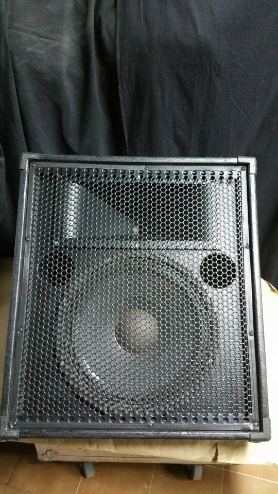 Monitores / Cuñas de escenario (400Wrms)