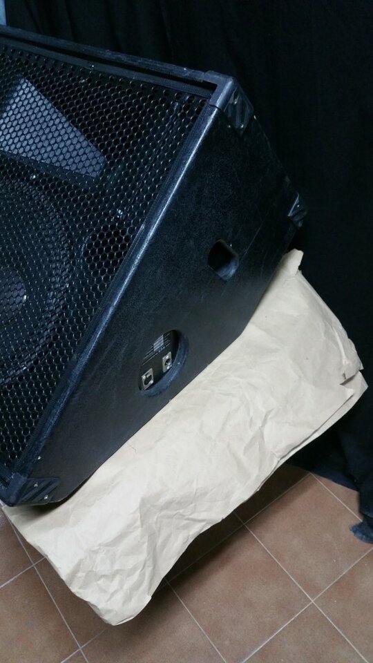 Monitores / Cuñas de escenario (400Wrms)