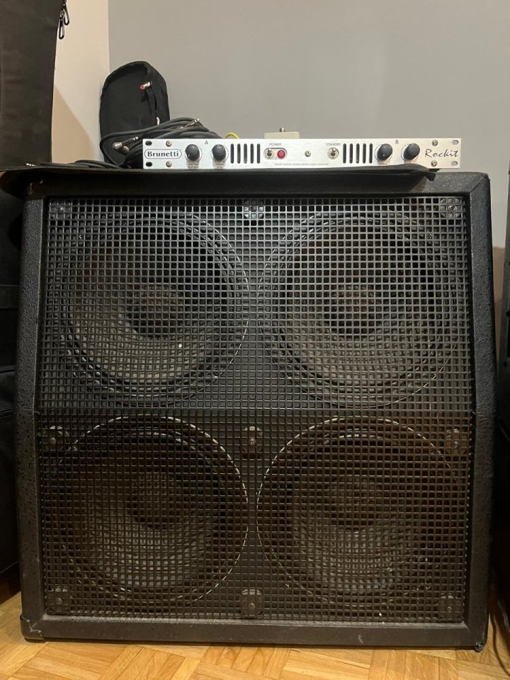 Pantalla de guitarra 4x12 laney de segunda mano · Foto 1 de 2 · Navarra · 200 €