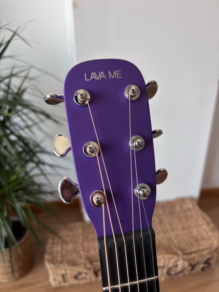 Guitarra Lava Me 4 púrpura 36’ de segunda mano · Foto 2 de 9 · Madrid · 700 €