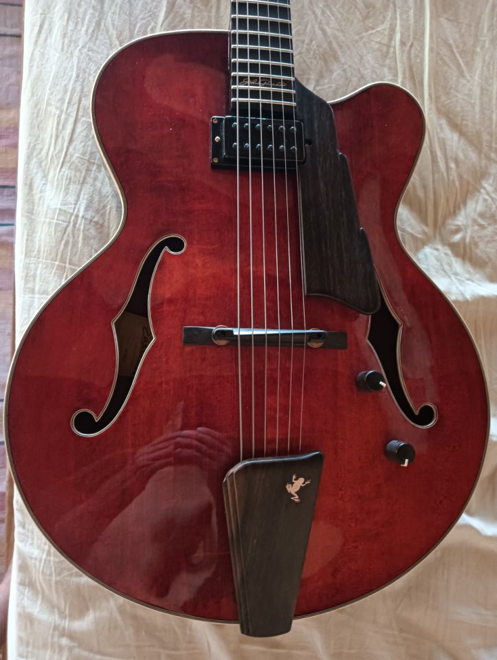 Guitarra Eastman AR 680 CE de segunda mano · Foto 2 de 8 · Toledo · 1990 €