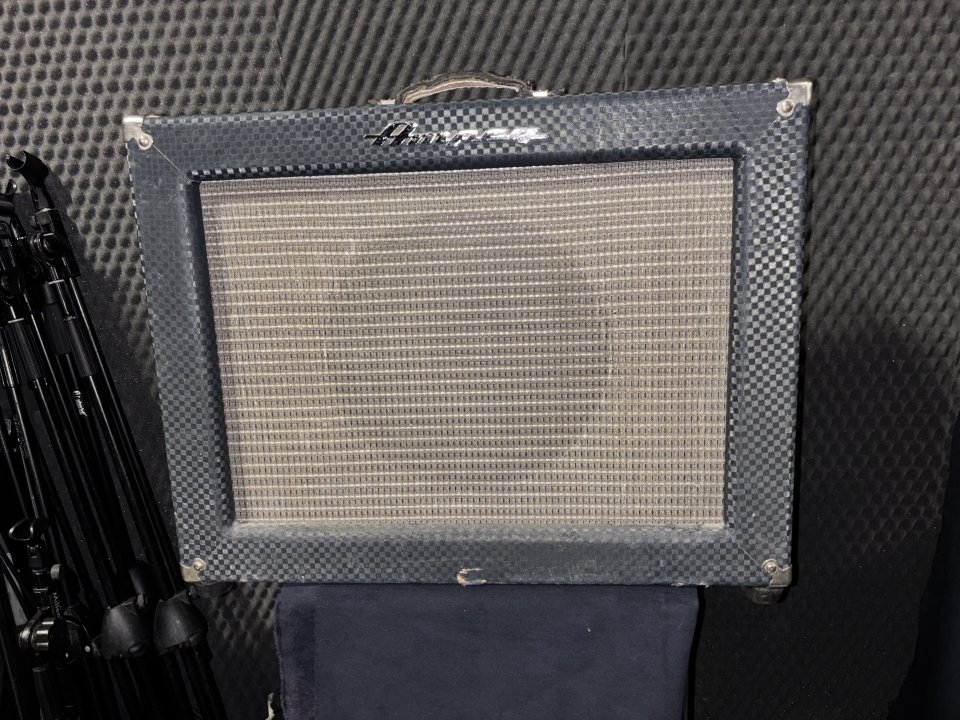 Ampli a válvulas Ampeg Reverberocket