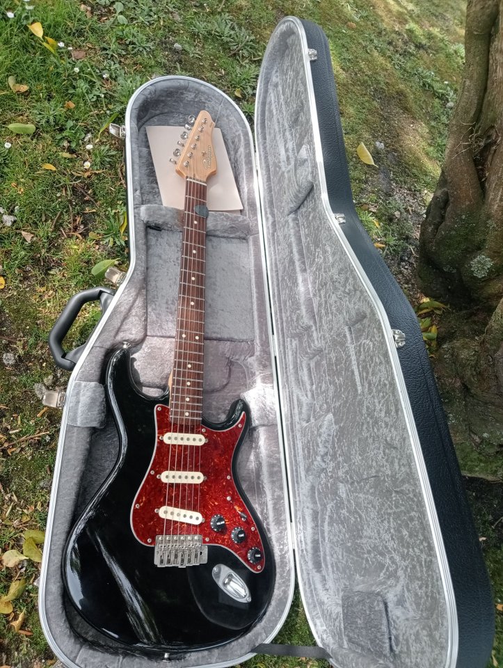 Estratocaster Masterbuild Ruokangas VSOP Classic 2016 Black. de segunda mano · Foto 2 de 10 · A Coruña