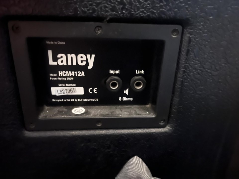 Pantalla de guitarra 4x12 laney de segunda mano · Foto 2 de 2 · Navarra · 200 €