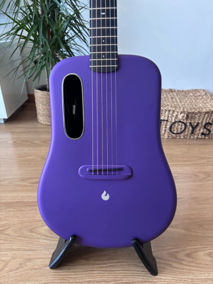 Guitarra Lava Me 4 púrpura 36’ de segunda mano · Foto 1 de 9 · Madrid · 700 €