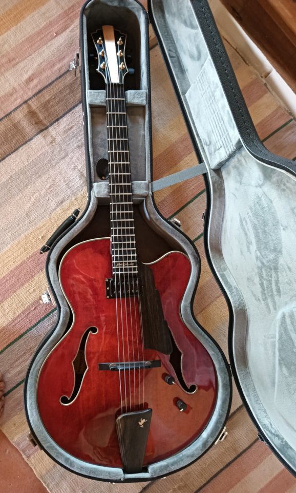Guitarra Eastman AR 680 CE de segunda mano · Foto 3 de 8 · Toledo · 1990 €