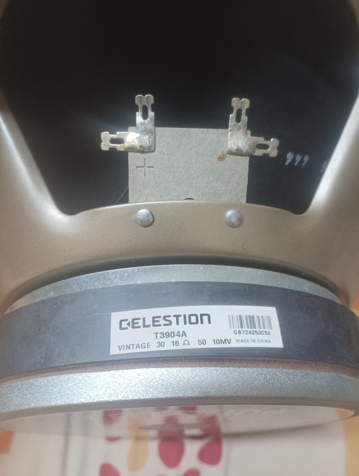 Celestion v30 de segunda mano · Foto 2 de 3 · Tarragona · 60 €