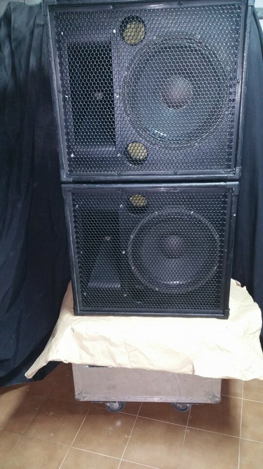 Monitores / Cuñas de escenario (400Wrms)