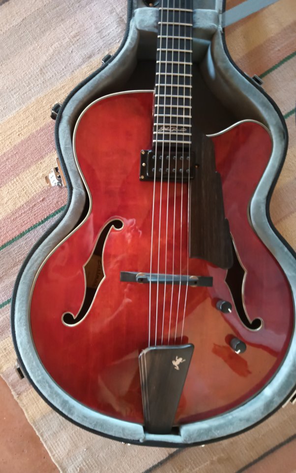 Guitarra Eastman AR 680 CE de segunda mano · Foto 4 de 8 · Toledo · 1990 €