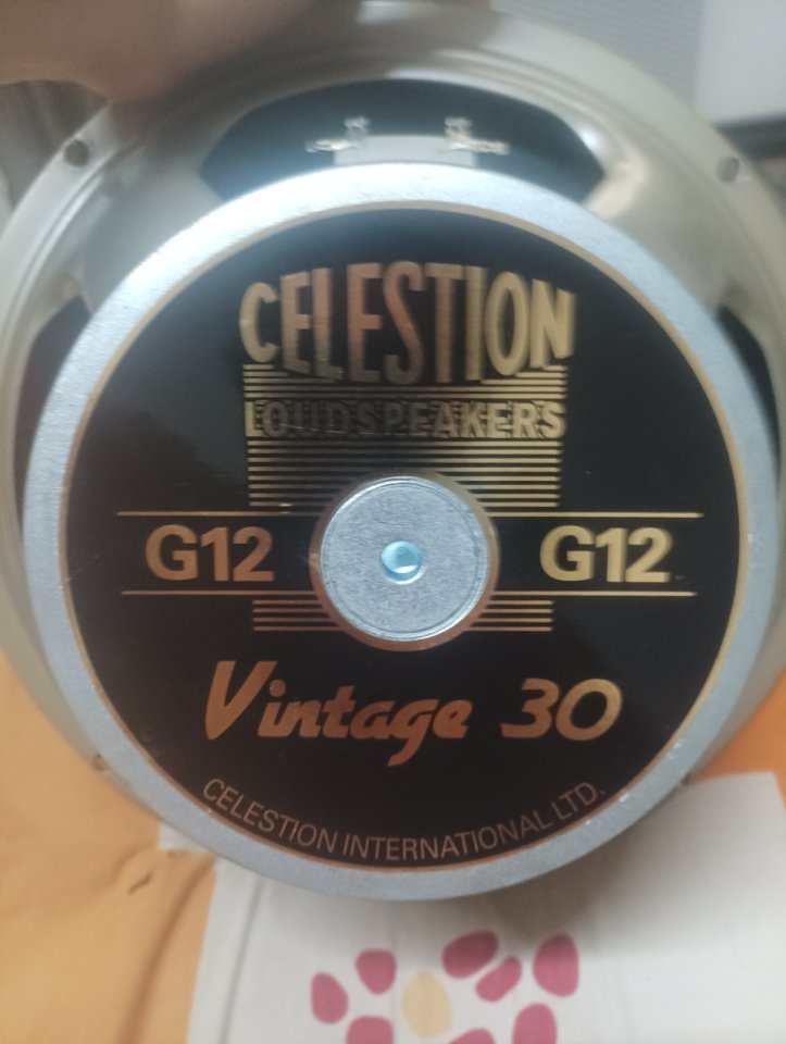 Celestion v30 de segunda mano · Foto 3 de 3 · Tarragona · 60 €