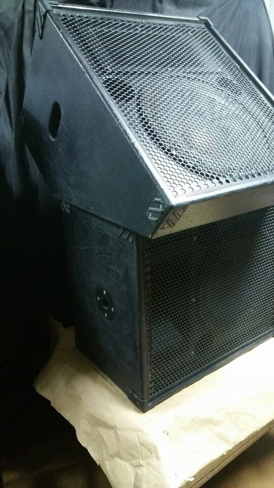 Monitores / Cuñas de escenario (400Wrms)