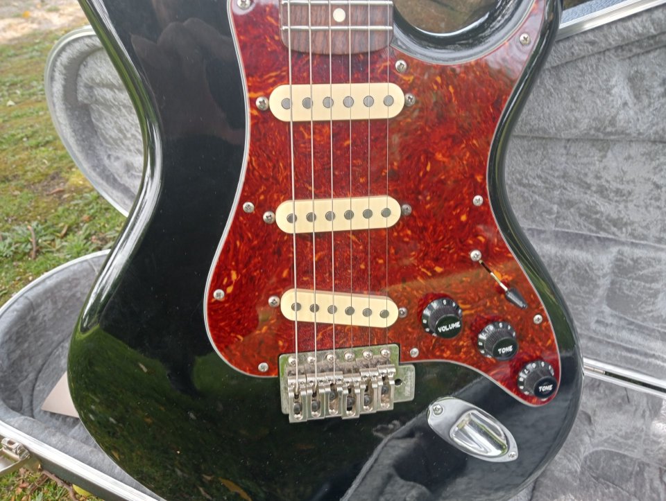 Estratocaster Masterbuild Ruokangas VSOP Classic 2016 Black. de segunda mano · Foto 5 de 10 · A Coruña