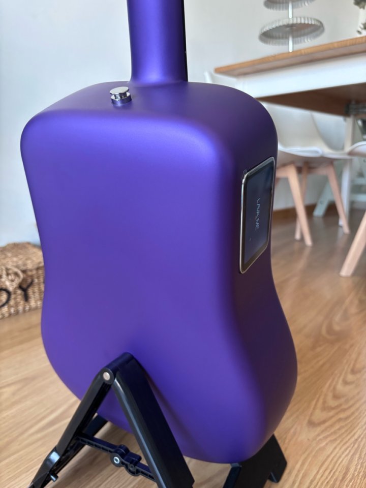 Guitarra Lava Me 4 púrpura 36’ de segunda mano · Foto 3 de 9 · Madrid · 700 €