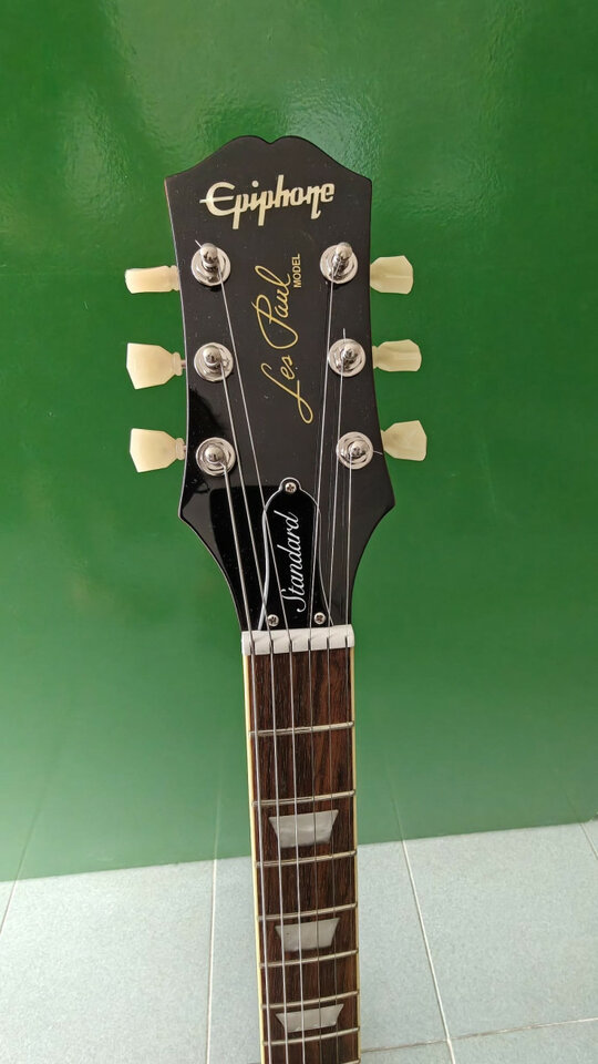 Epiphone Inspired by Gibson Les Paul Standard '50s Vintage Sunburst.