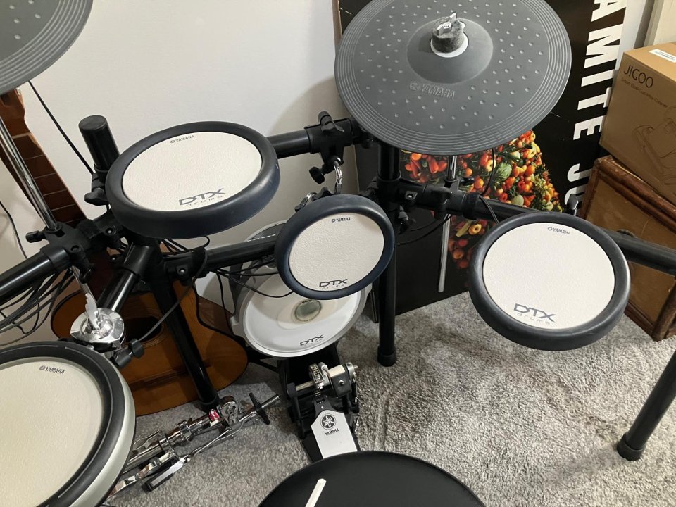 Vendo Yamaha DTX582K E-Drum Set de segunda mano · Foto 5 de 7 · A Coruña · 900 €