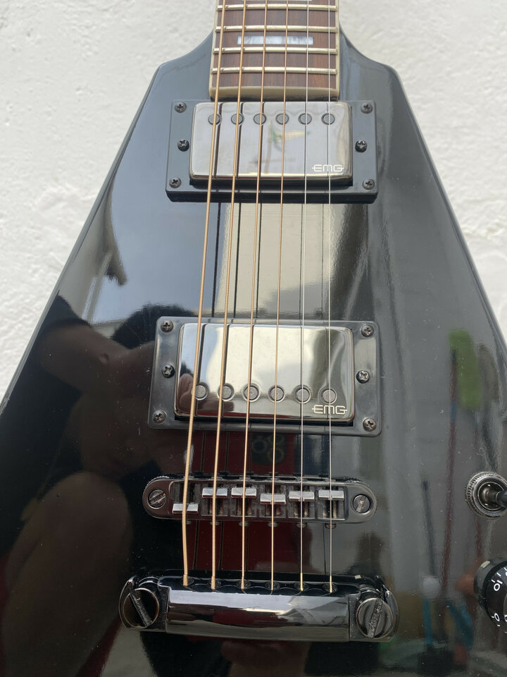 Guitarra Fazley Flying V