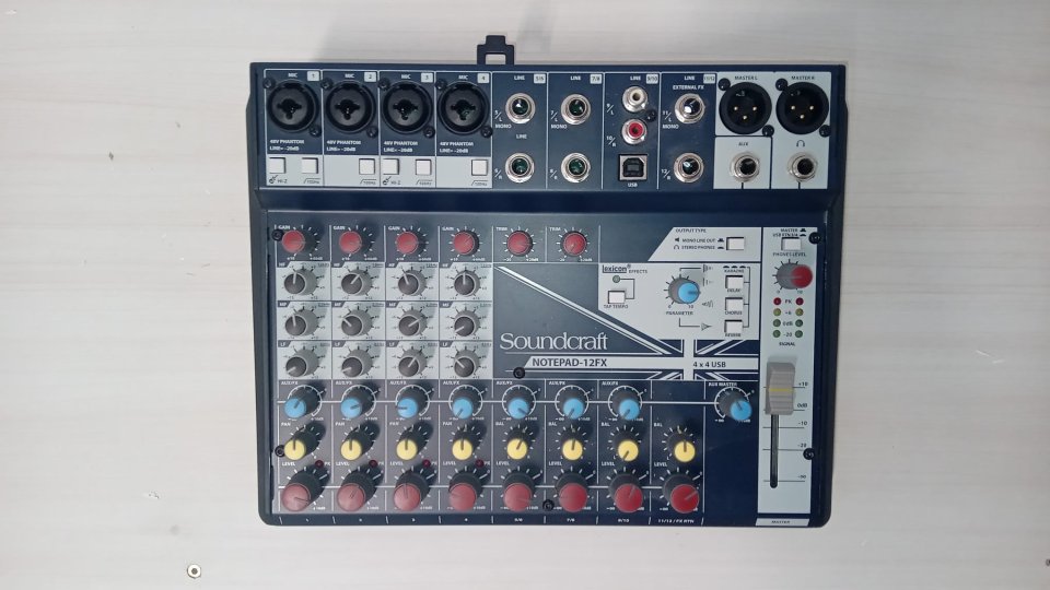 Soundcraft NotePad-12FX mesa mezclas 12 canales con interfaz USB 4in/4out