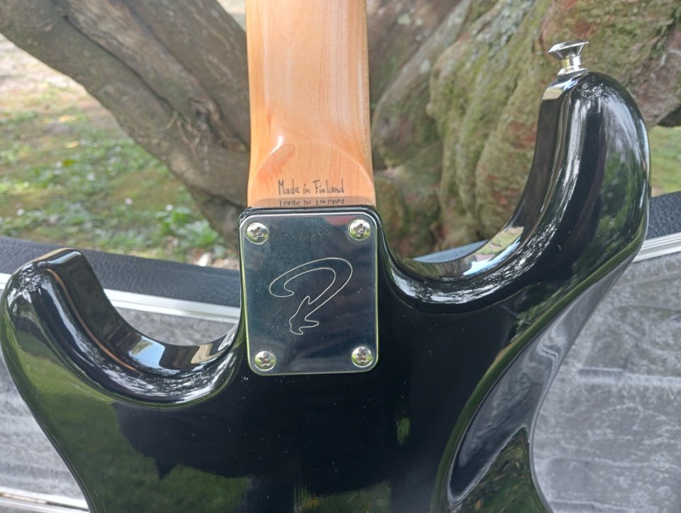 Estratocaster Masterbuild Ruokangas VSOP Classic 2016 Black. de segunda mano · Foto 7 de 10 · A Coruña