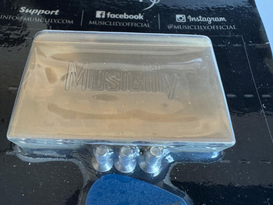 Bloque de latón Musiclily para Tremolo PRECINTADO - Solo Venta, NO Cambios