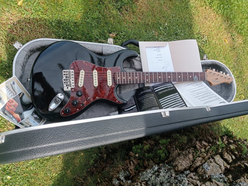 Estratocaster Masterbuild Ruokangas VSOP Classic 2016 Black. de segunda mano · Foto 10 de 10 · A Coruña