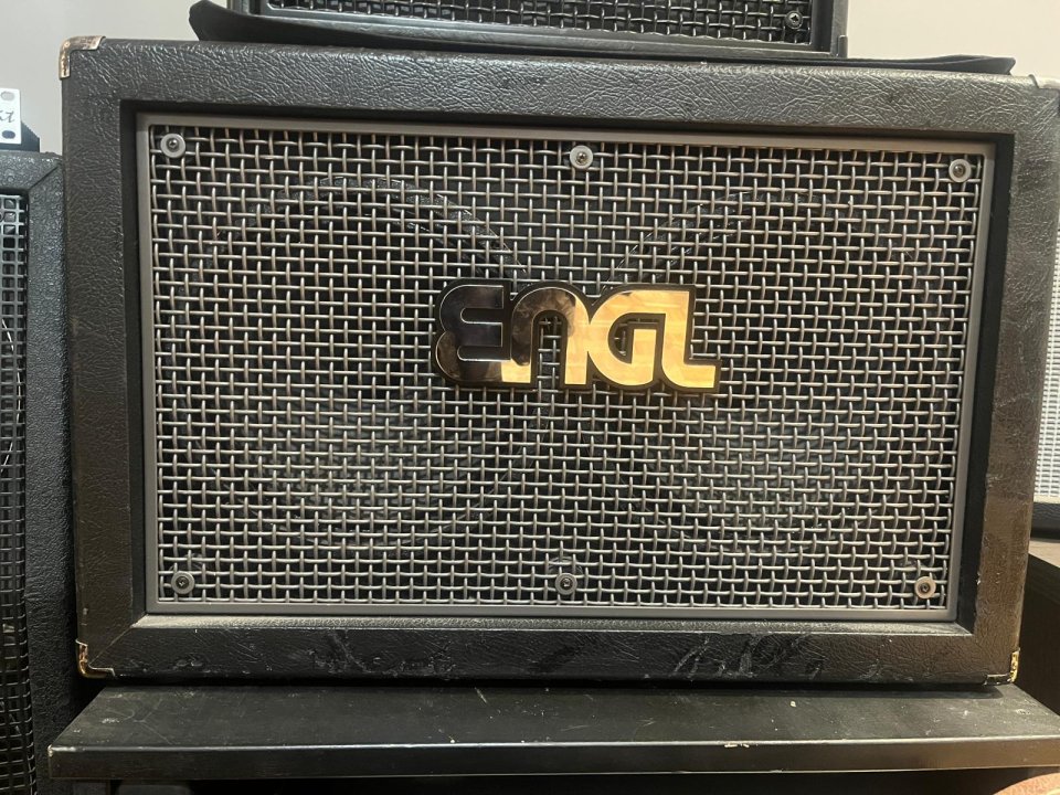 Pantalla de guitarra engl 2x12 pro horizontal de segunda mano · Foto 1 de 2 · Navarra · 450 €