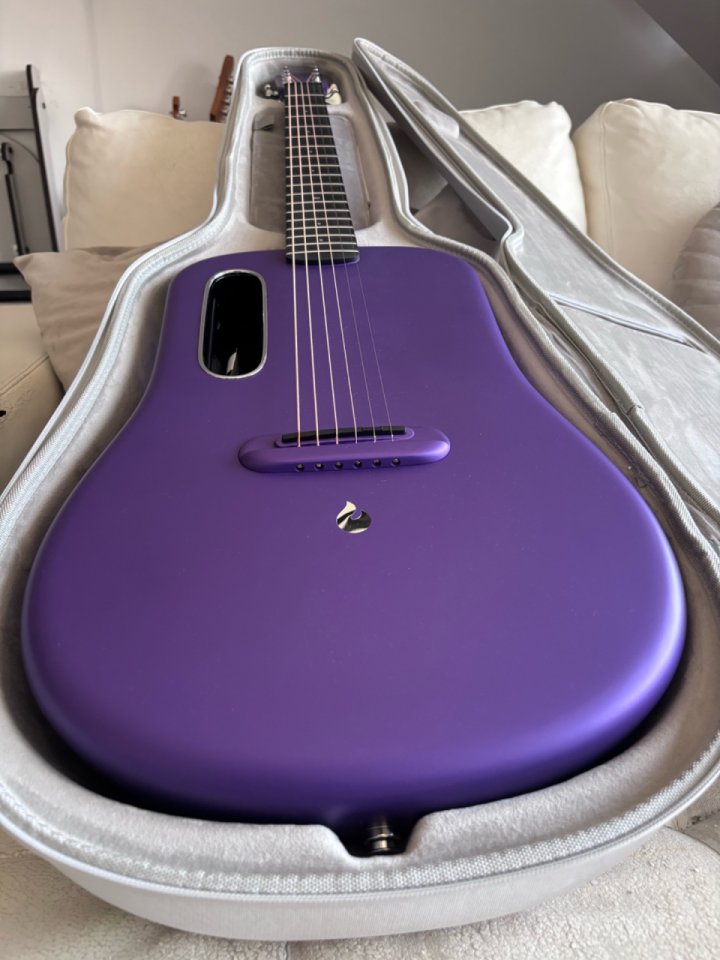 Guitarra Lava Me 4 púrpura 36’ de segunda mano · Foto 7 de 9 · Madrid · 700 €