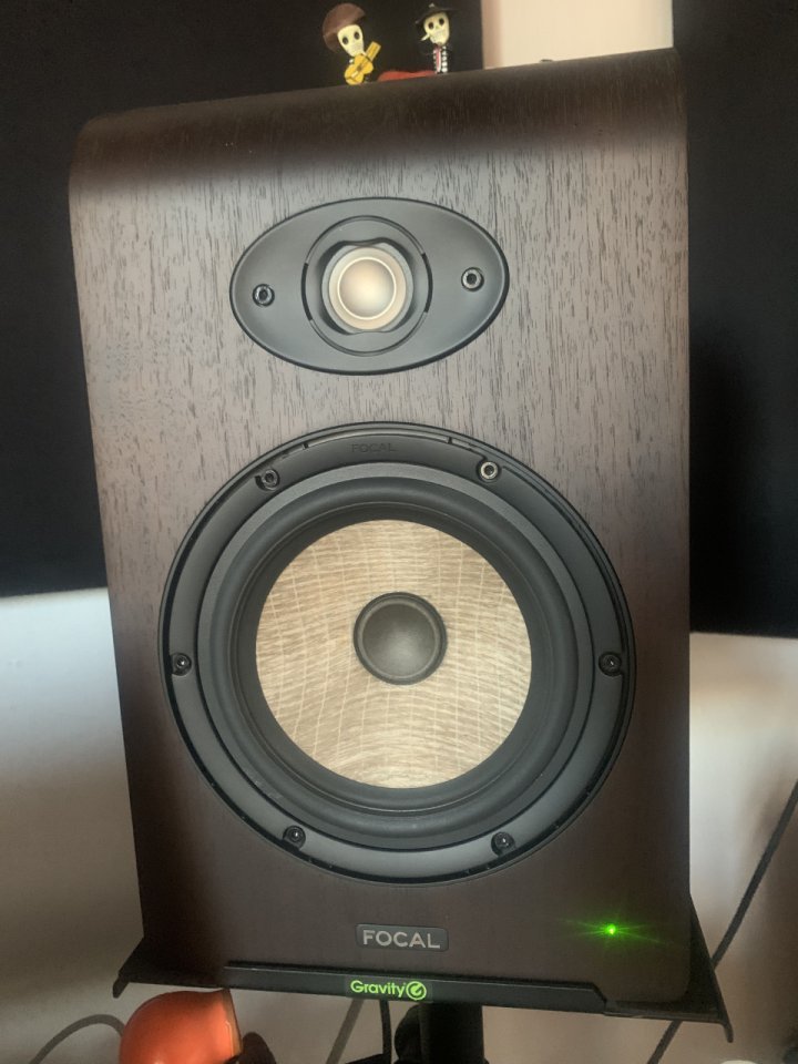 Vendo Focal Shape 65 con stands Gravity 1.000 €