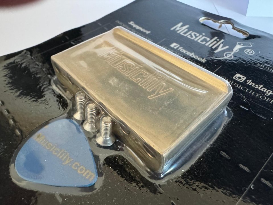 Bloque de latón Musiclily para Tremolo PRECINTADO - Solo Venta, NO Cambios