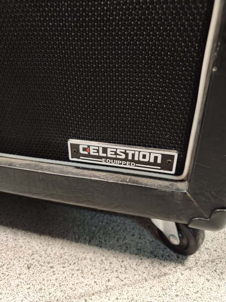 Pantalla Harley Benton G412A 4x12 Celestion V30 de segunda mano · Foto 2 de 6 · Guadalajara · 365 €
