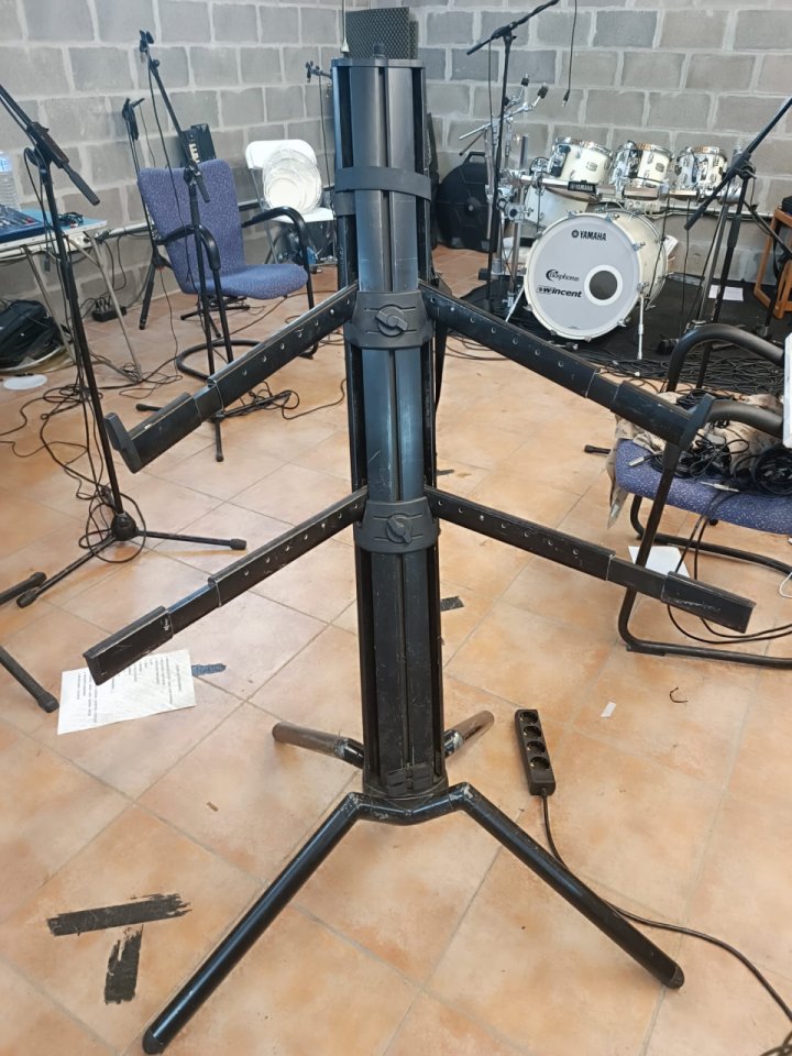 Soporte Teclado K&M Spider Pro Negro de segunda mano · Foto 2 de 3 · Cantabria · 110 €