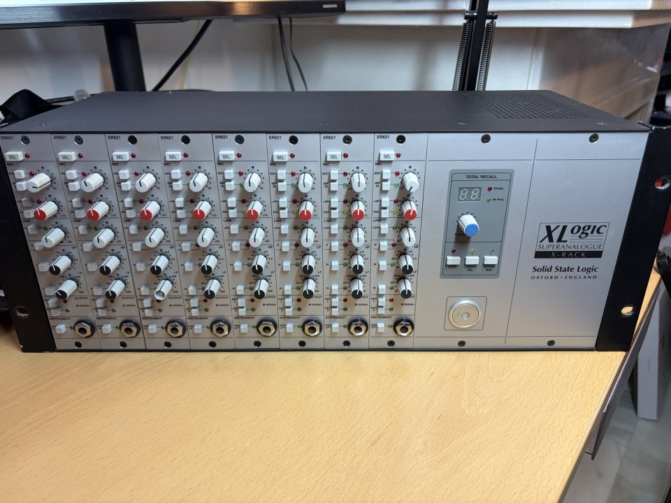 SSL X-Rack con 8 XR621 Mic Amp módulos de segunda mano · Foto 1 de 3 · Málaga · 3500 €