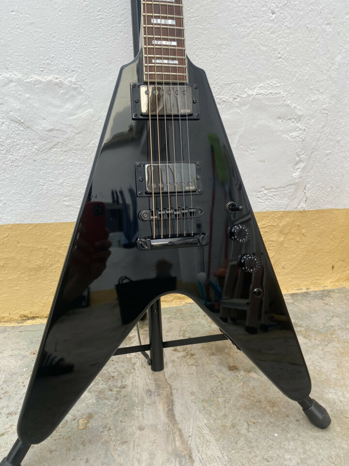 Guitarra Fazley Flying V
