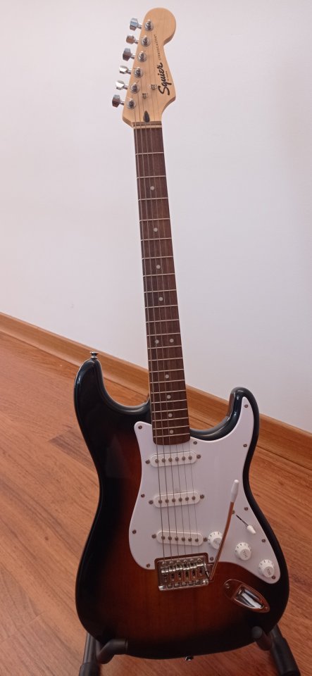 Guitarra eléctrica Squier Stratocaster nueva